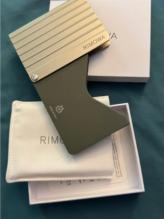 RIMOWA Metallic Gold & Olive Green Card Holder - Picture 3 of 3
